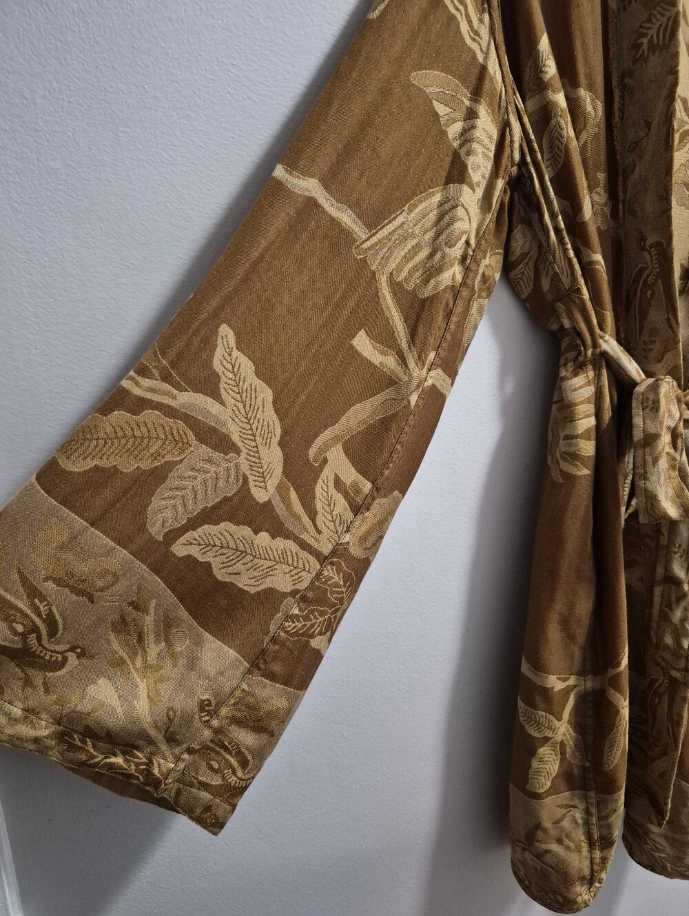 Brahmaki EcoVero Short Kimono Golden Lotus Robe Size Medium - Picture 4 of 8